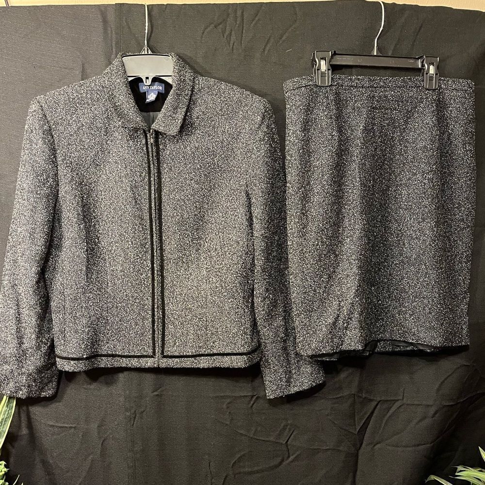 ANN TAYLOR 2000’s Petites Wool Blend Boucle Tweed Skirt Suit